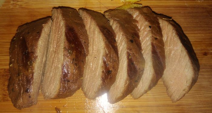 (wp.pl) Mięso ze strusia przypominało mi w smaku połączenie wołowiny i wątróbki