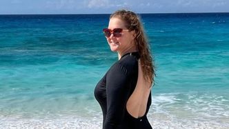 Amy Schumer chwali się EFEKTAMI po zabiegu LIPOSUKCJI: "W końcu czuję się dobrze"