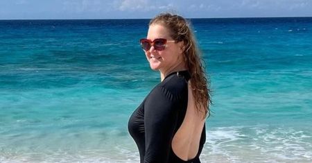 Amy Schumer chwali się EFEKTAMI po zabiegu LIPOSUKCJI: "W końcu czuję się dobrze"