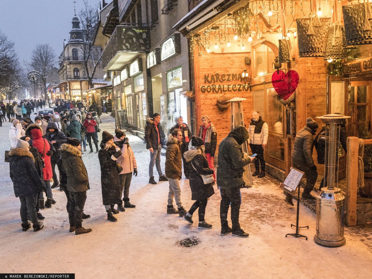 Zakopane. Tłumy na Krupówkach i nad Morskim Okiem, korki na Zakopiance