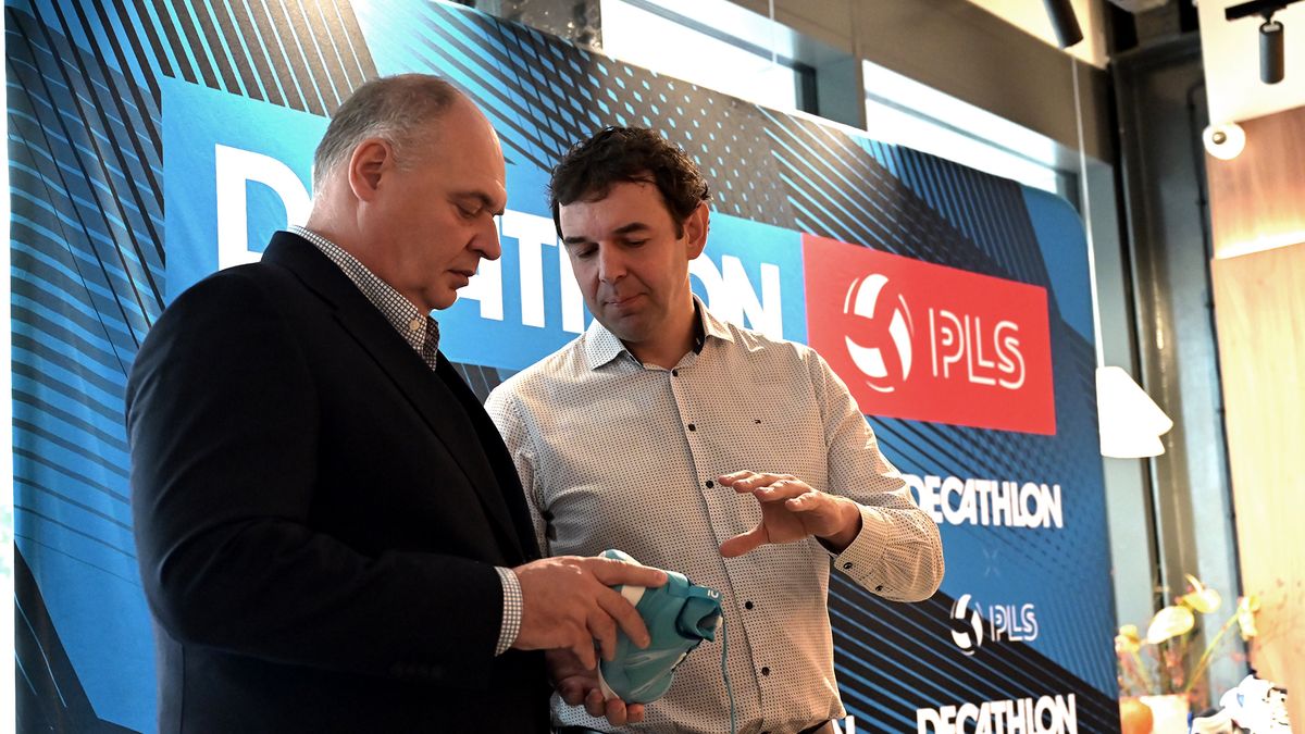 Prezes PLS Artur Popko oraz CEO Decathlon Polska Nils Swolkien