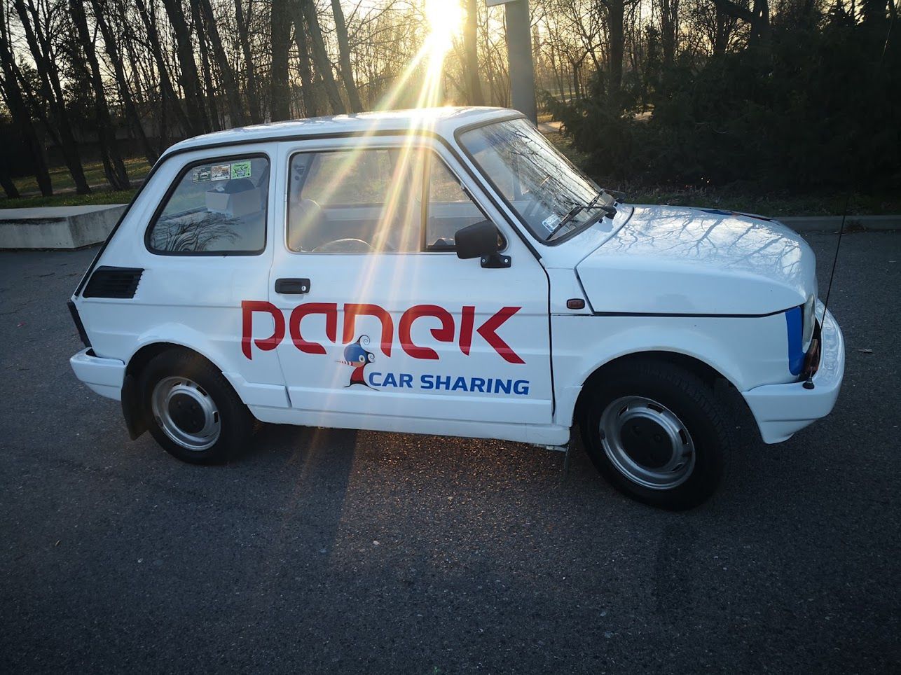 Maluch 126p w barwach Panek Carsharing