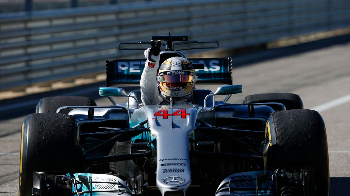 Lewis Hamilton za kierownicą Mercedesa