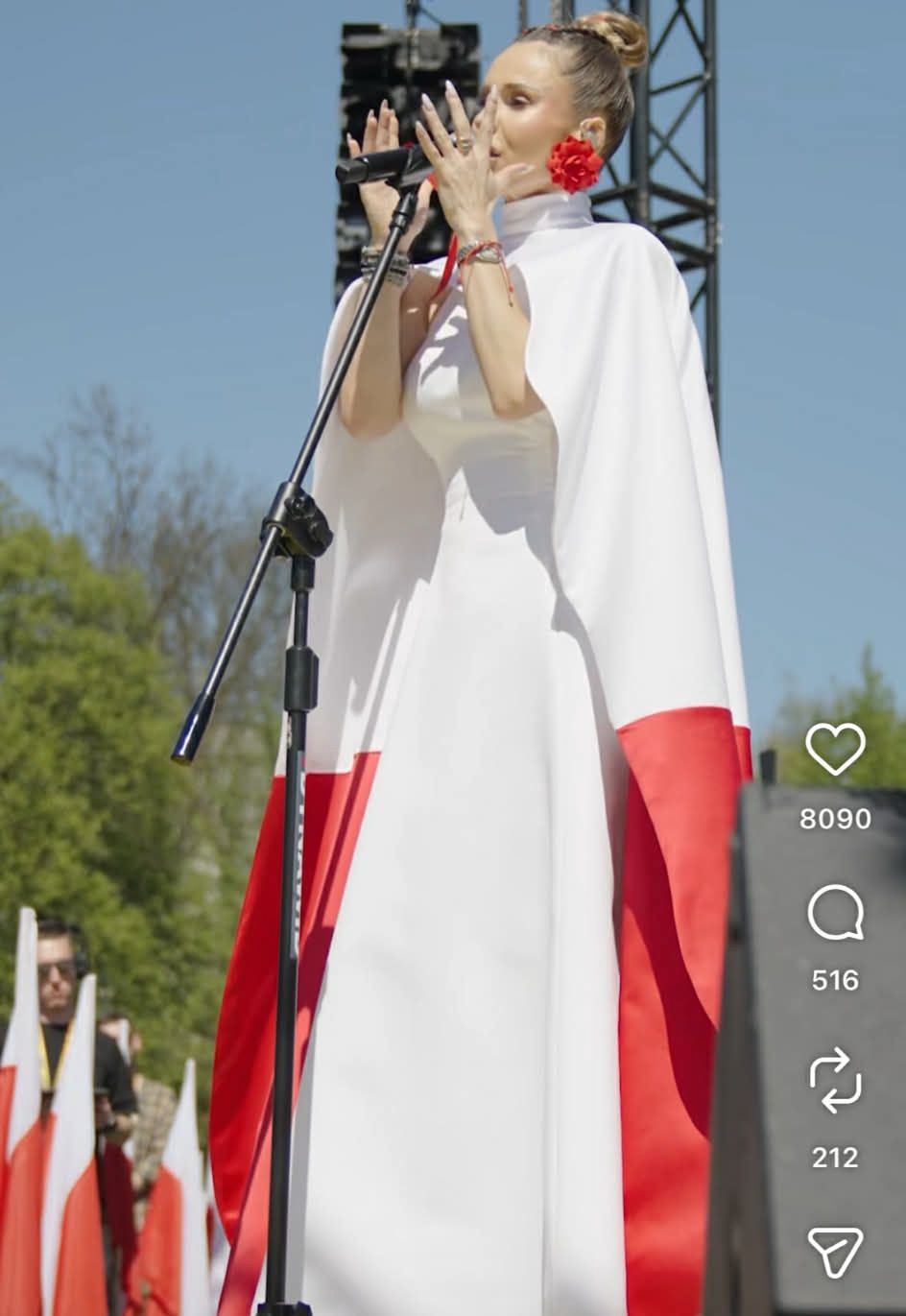 Doda śpiewa hymn Polski