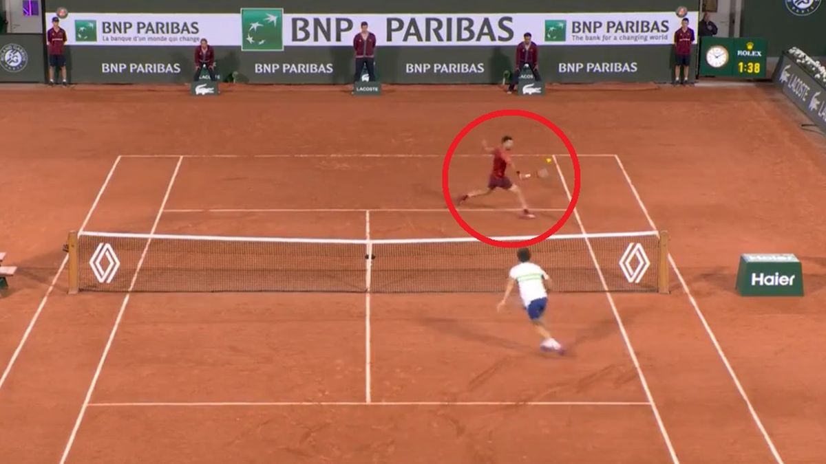 Twitter / Eurosport_PL / Na zdjęciu: piękny wolej Novaka Djokovicia