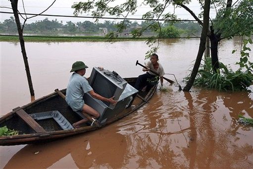 Wietnam: 93 ofiary śmiertelne powodzi i osunięć ziemi
