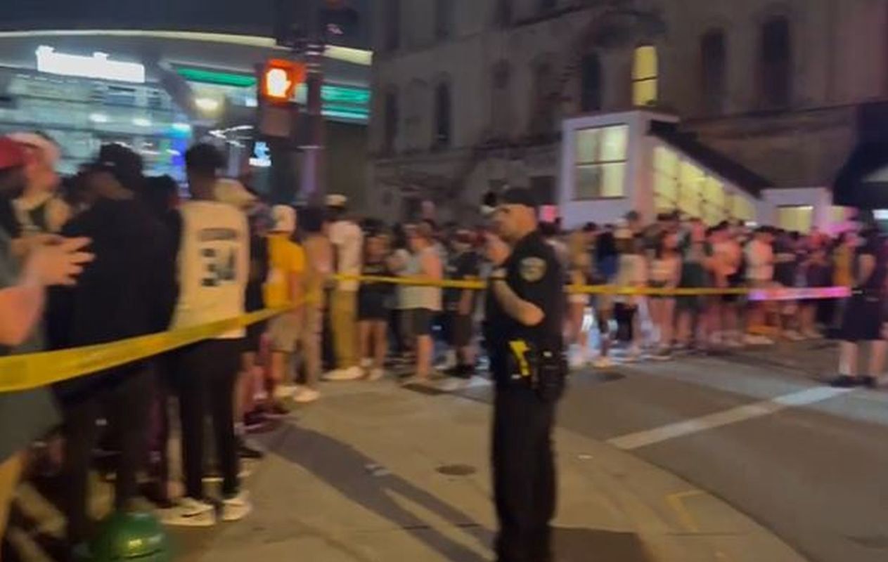 Policja ogrodziła teren taśmami po strzelaninie w USA