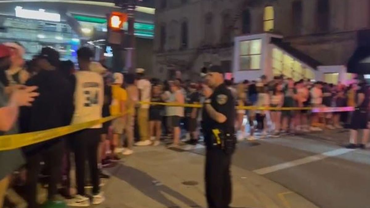 Policja ogrodziła teren taśmami po strzelaninie w USA