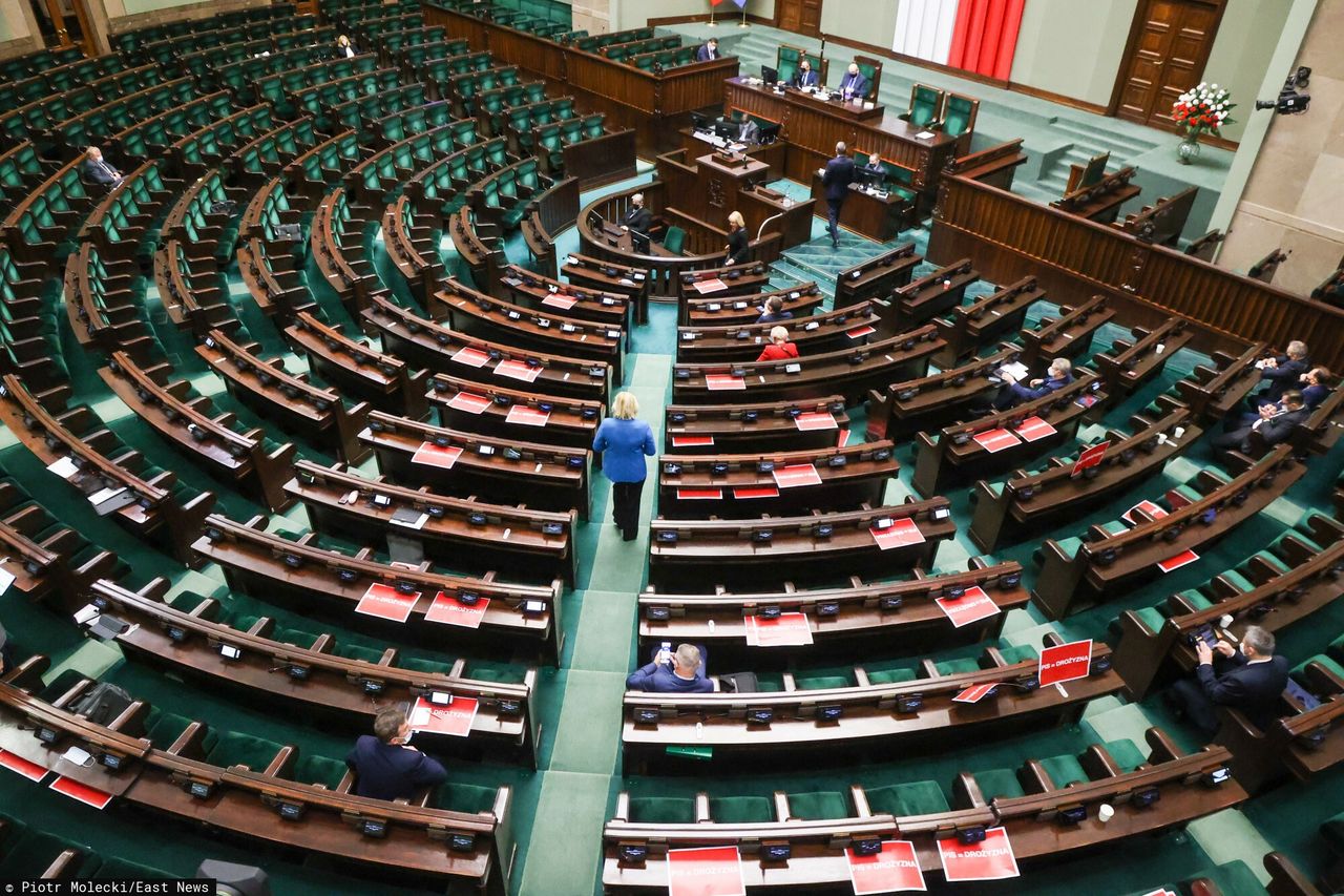 Najnowszy sondaż. Złe wieści dla PiS