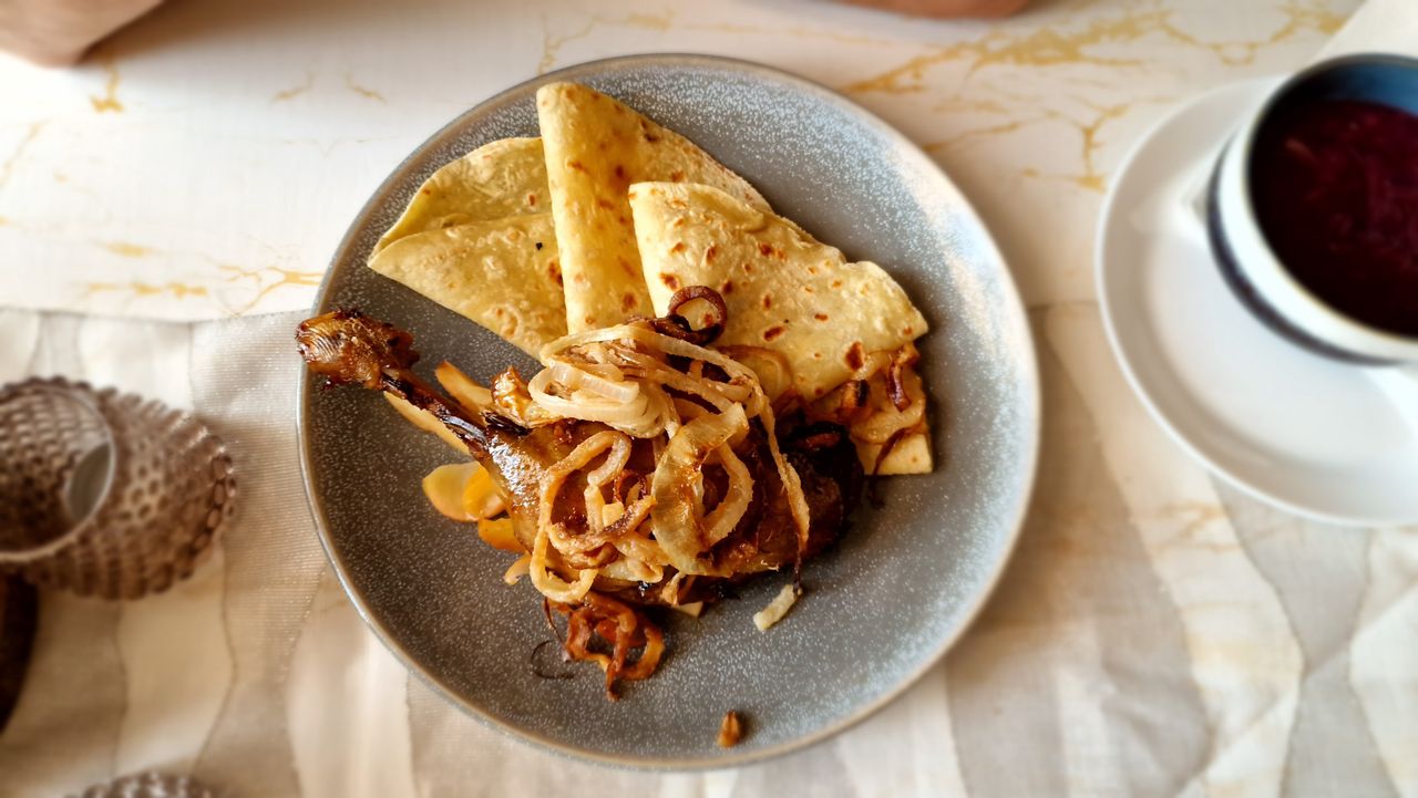 Pfannkuchen passen zu Fleisch.