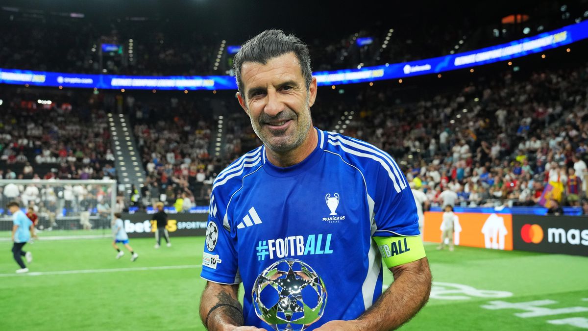 Getty Images / Pau Barrena/UEFA / Luis Figo wrócił na boisko 