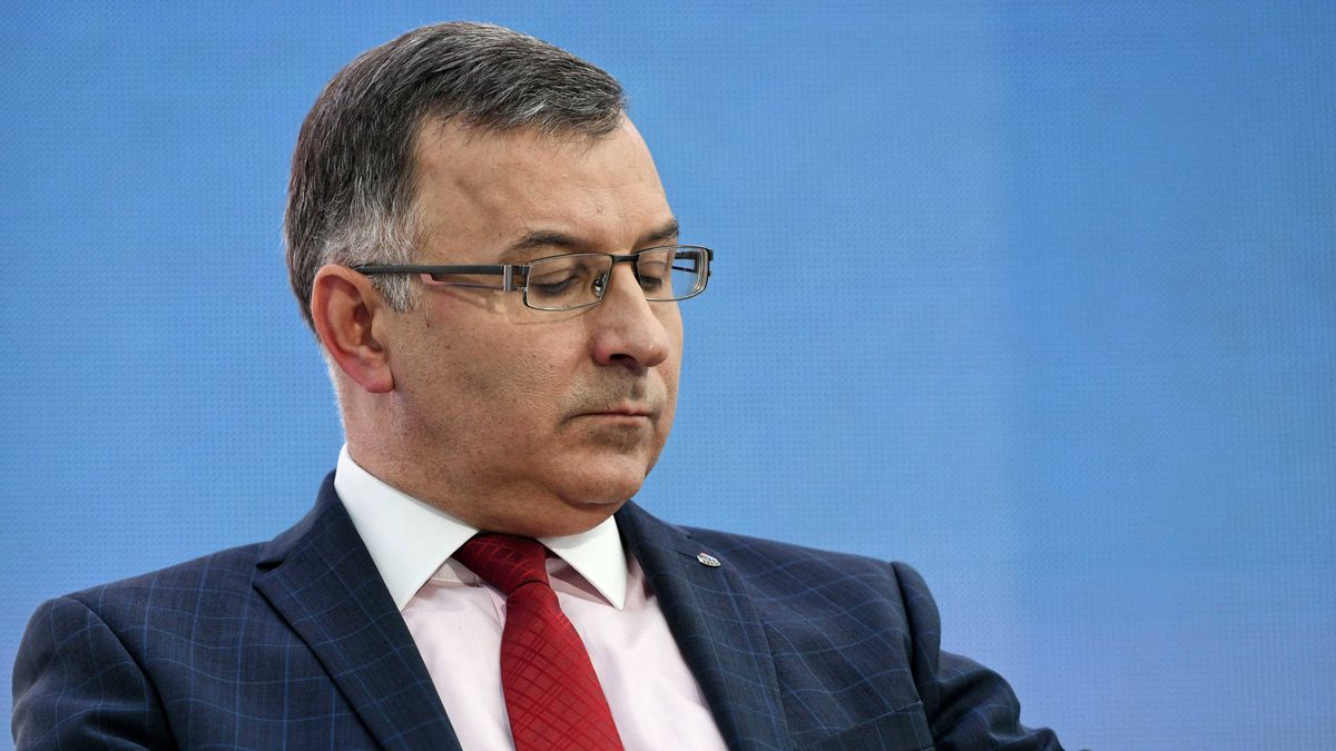 Akcje PKO BP tracą 7,99 proc. po informacji o rezygnacji Zbigniewa Jagiełły.