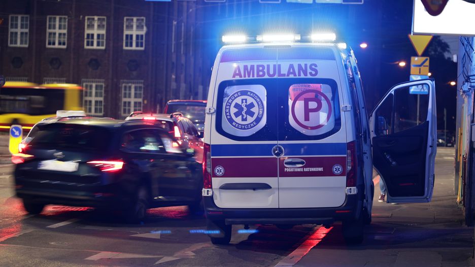 DAREK11
karetka, medyczna, ratunek, wieczór, noc, syrena, pomoc, jedzie, lekarz, ratownik, pogotowie, ratunkowe, wypadek, zdarzenie, 112, pogotowie ratunkowe, niebieski, samochód, opieka, miasto, europa, szybki, pierwszy, zdrowie, opieka zdrowotna, szpital, ubezpieczenie, życie, medyczny lekarstwo, na dworze, czerwony, droga, ulica, polska, ruch drogowy, przeszczep, krew, incydent, akcja, ratunkowa