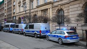 Wprowadzili na rynek tony narkotyków. Policja uderzyła w gang polskich kiboli