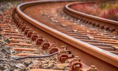 Biecz. Pociąg uderzył w samochód. Ranna matka z dziećmi