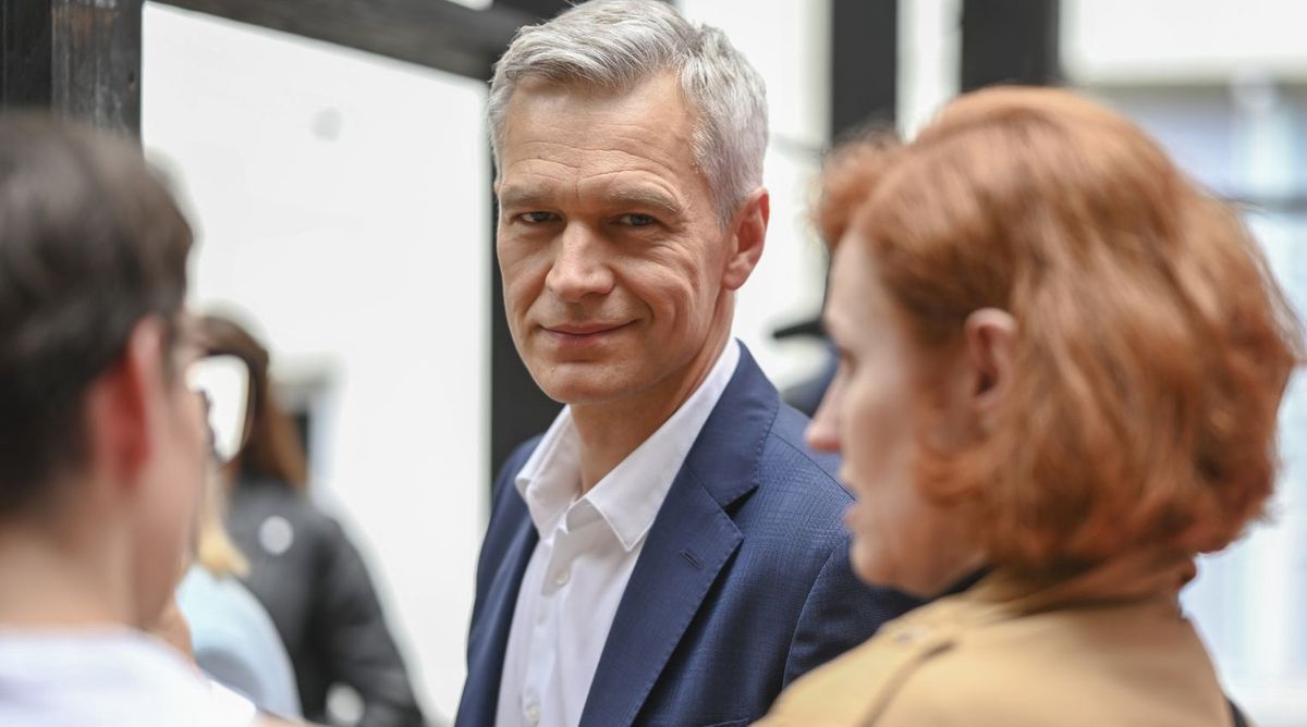 Michał Żebrowski jest jednym z najpopularniejszych polskich aktorów. W serialu TVP zarabia najwięcej spośród ekipy