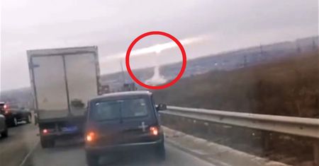 Wstrzymali ruch na autostradzie. Kierowcy zobaczyli HIMARS-y w akcji