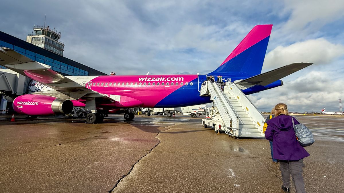 Pasażerowie Wizz Aira w szaleńczym biegu za samolotem