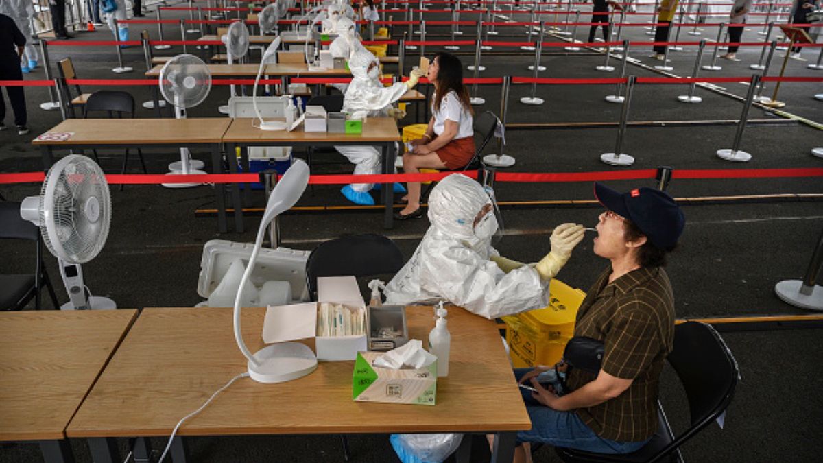 Przeprowadzanie testów na obecność koronawirusa 