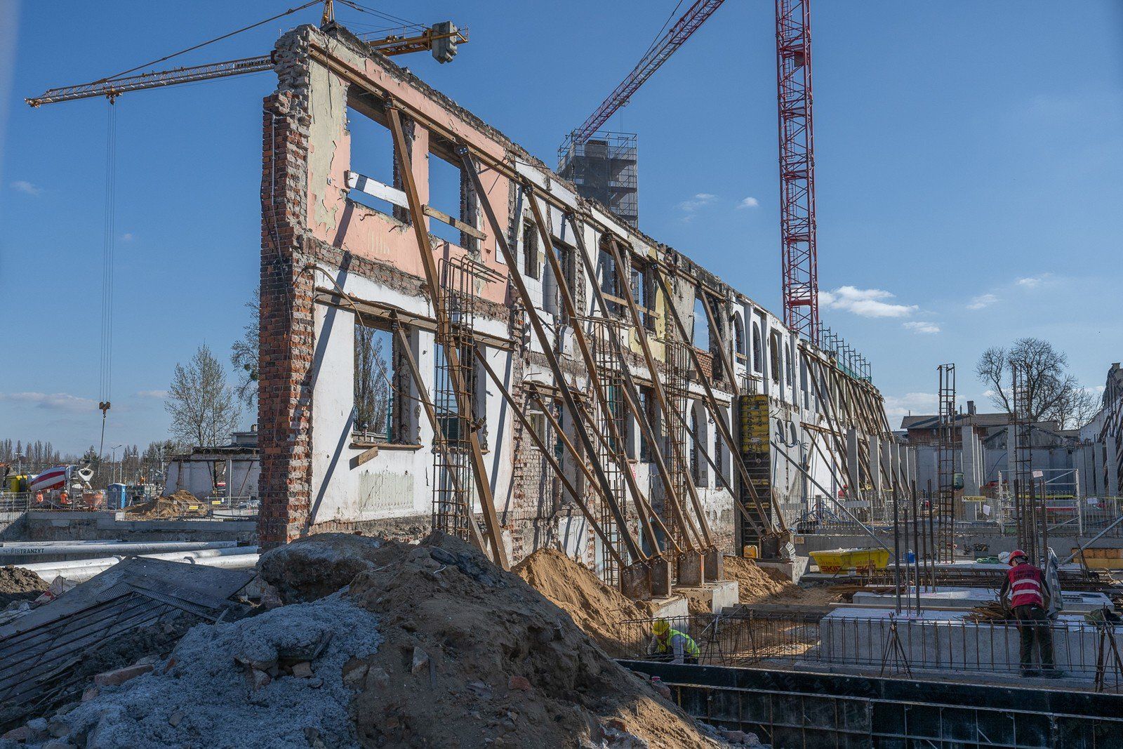 Głównym elementem wysuwającym się na pierwszy plan będzie siedemnastokondygnacyjny wieżowiec o wysokości 55 metrów.