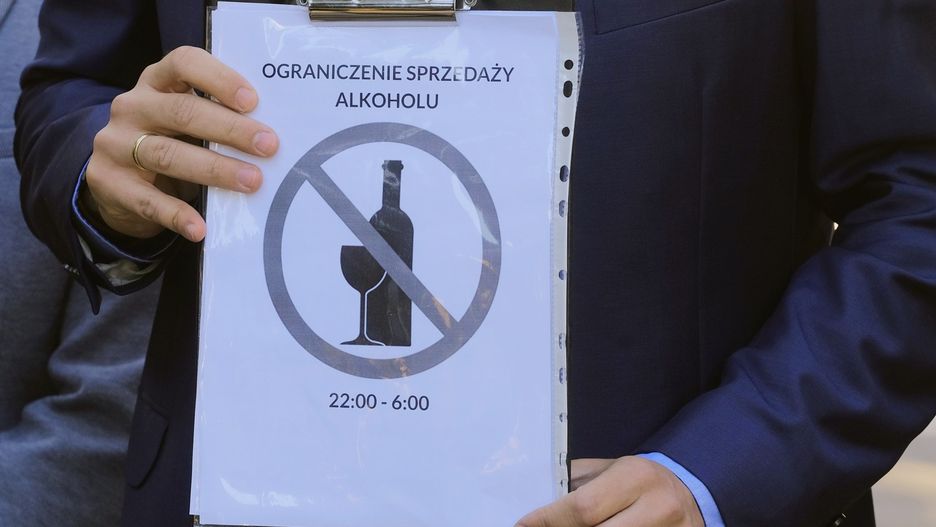 Nocna prohibicja w całym Poznaniu? Tego chcą radni z Razem