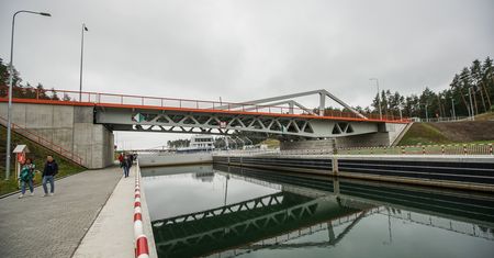 To sztandarowa inwestycja PiS. Chwalą się statystykami kanału przez Mierzeję Wiślaną