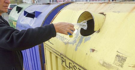 System kaucyjny pełen pułapek. Uderzy Polaków po kieszeni?