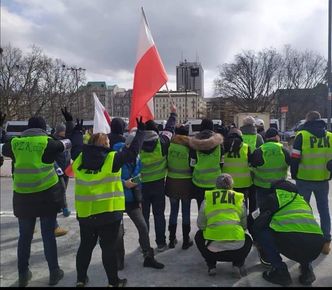 Polskie Żółte Kamizelki. To oni zaatakowali punkt szczepień