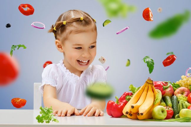 Dzieci nie przepadają za wieloma owocami i warzywami, ale istnieje wiele sprytnych sposobów na przemycenie ich do codziennego jadłospisu malucha