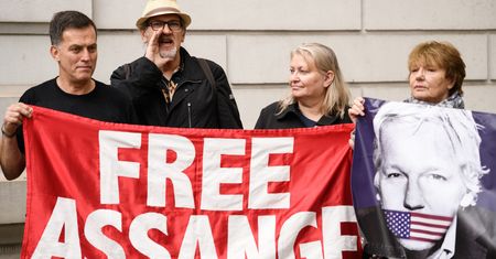 Julian Assange, założyciel WikiLeaks, zaczeka na ekstradycję w więzieniu