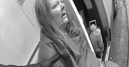 Miała objawy udaru, ale policjanci jej nie uwierzyli. 60-latka zmarła