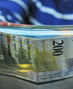 Kurs franka spada. Ile kosztuje przewalutowanie kredytu?