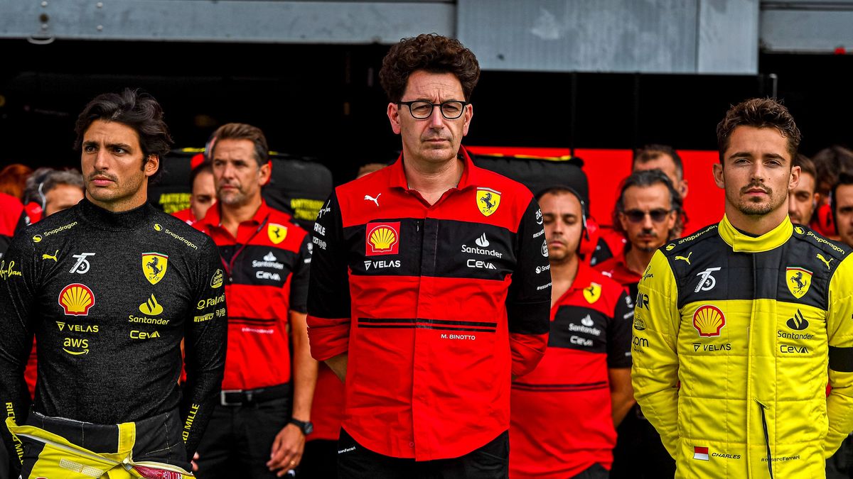 od lewej Carlos Sainz, Mattia Binotto, Charles Leclerc