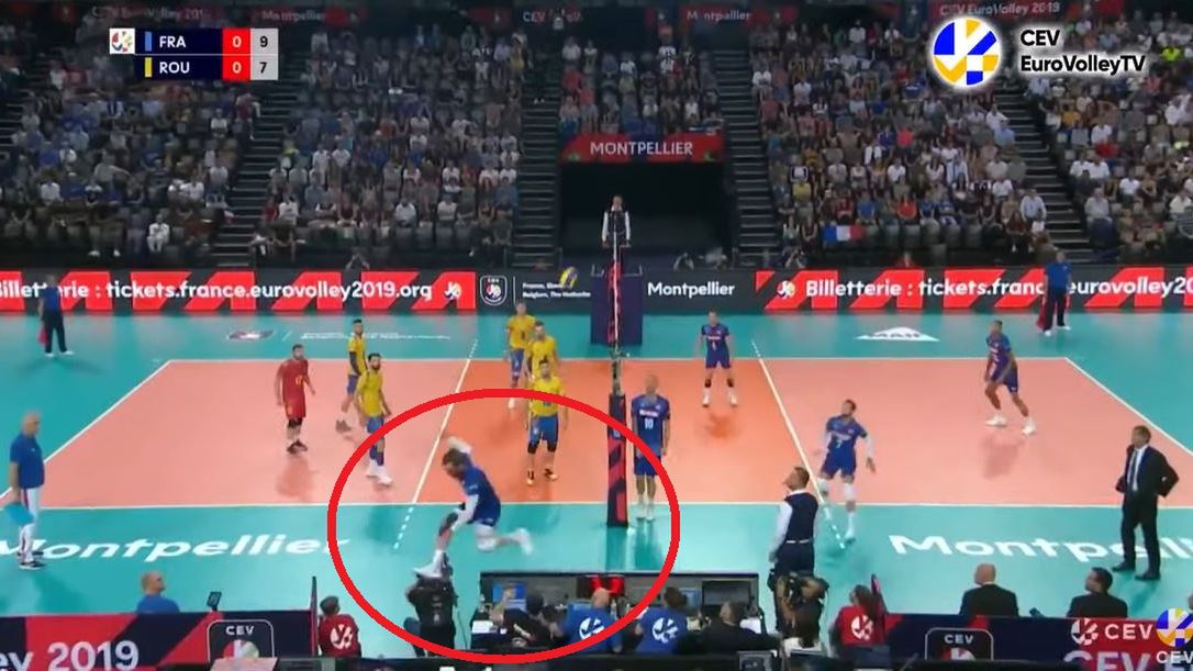 Zdjęcie okładkowe artykułu: YouTube / CEV - European Volleyball / Na zdjęciu: Julien Lyneel podczas obrony w meczu Francji z Rumunią na Euro 2019