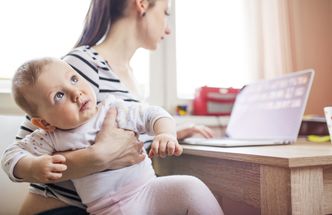 Prawo pracy. Oto prawa przysługujące pracującym matkom