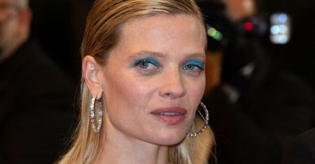 Melanie Thierry pozuje bez bielizny na festiwalu w Cannes. O tej kreacji mówią wszyscy