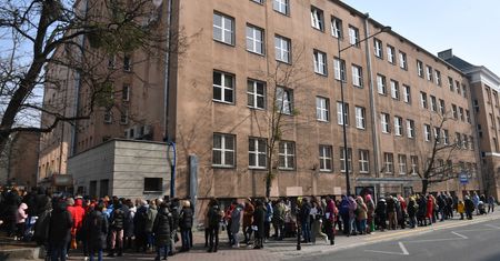 PESEL dla uchodźców. Tysiące Ukraińców ruszyło do urzędów