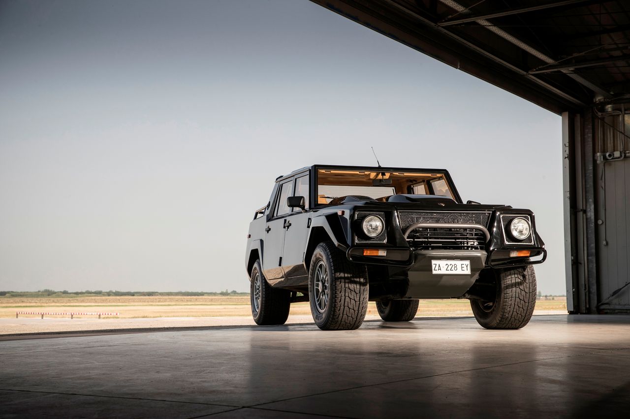 Lamborghini LM002 - mega-SUV [lekcja historii]