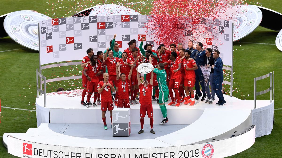 Zdjęcie okładkowe artykułu: PAP/EPA / LUKAS BARTH-TUTTAS  / Na zdjęciu: radość piłkarzy Bayernu Monachium