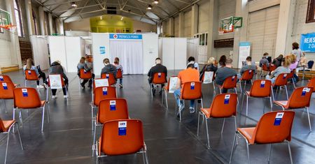 Nowe obostrzenia. Ekspert nie kryje rozczarowania: Szczepienia powinny objąć wszystkich