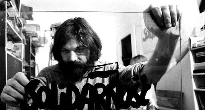 "Solidarność" chce przeprosin od twórcy logo. Zmodyfikował znak na czas epidemii koronawirusa