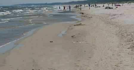 Makabryczne odkrycie na plaży w Łebie. Turyści znaleźli zwłoki kobiety