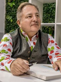 Głos Roberta Makłowicza jednak nie pasuje? Krakowianie mają zastrzeżenia
