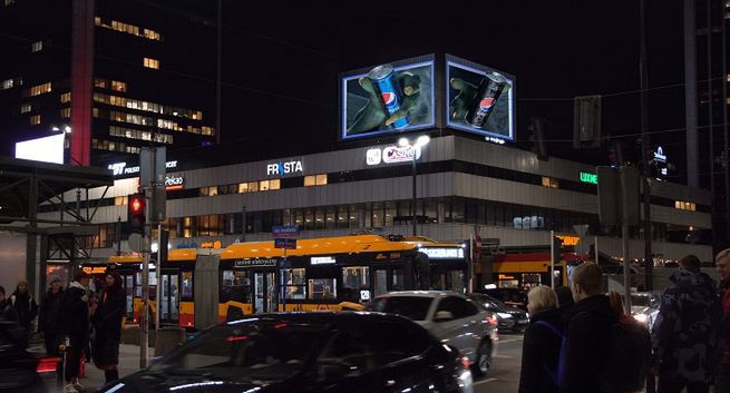 Trójwymiarowa Pepsi na ekranach w centrum Warszawy