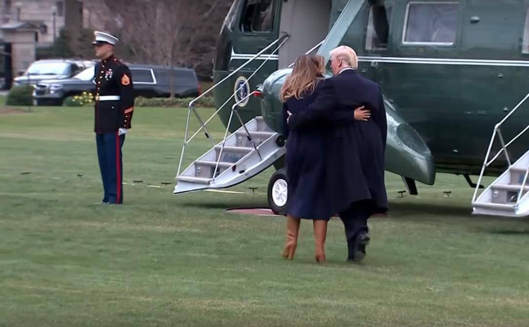 Melania Trump obejmuje Donalda