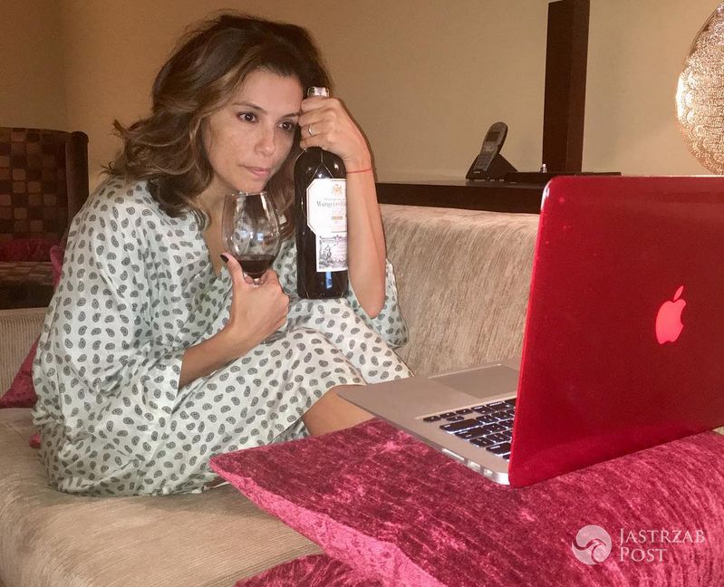 Eva Longoria z butelką wina i bez makijażu w Poznaniu