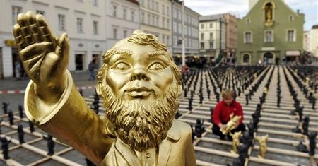 Krasnale pozdrawiają Hitlera