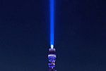 Największy na świecie miecz z ''Gwiezdnych wojen'' rozświetlił Londyn