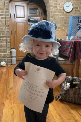 Jalayn z listem od Elżbiety II