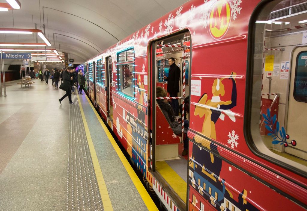 Tak wyglądało świąteczne, warszawskie metro kilka lat temu 